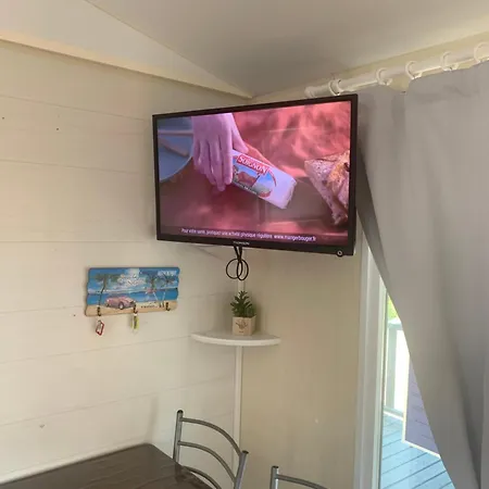 Flo Mobil Poney Trois Etoiles Route De Moustiers Ste Croix Campsite